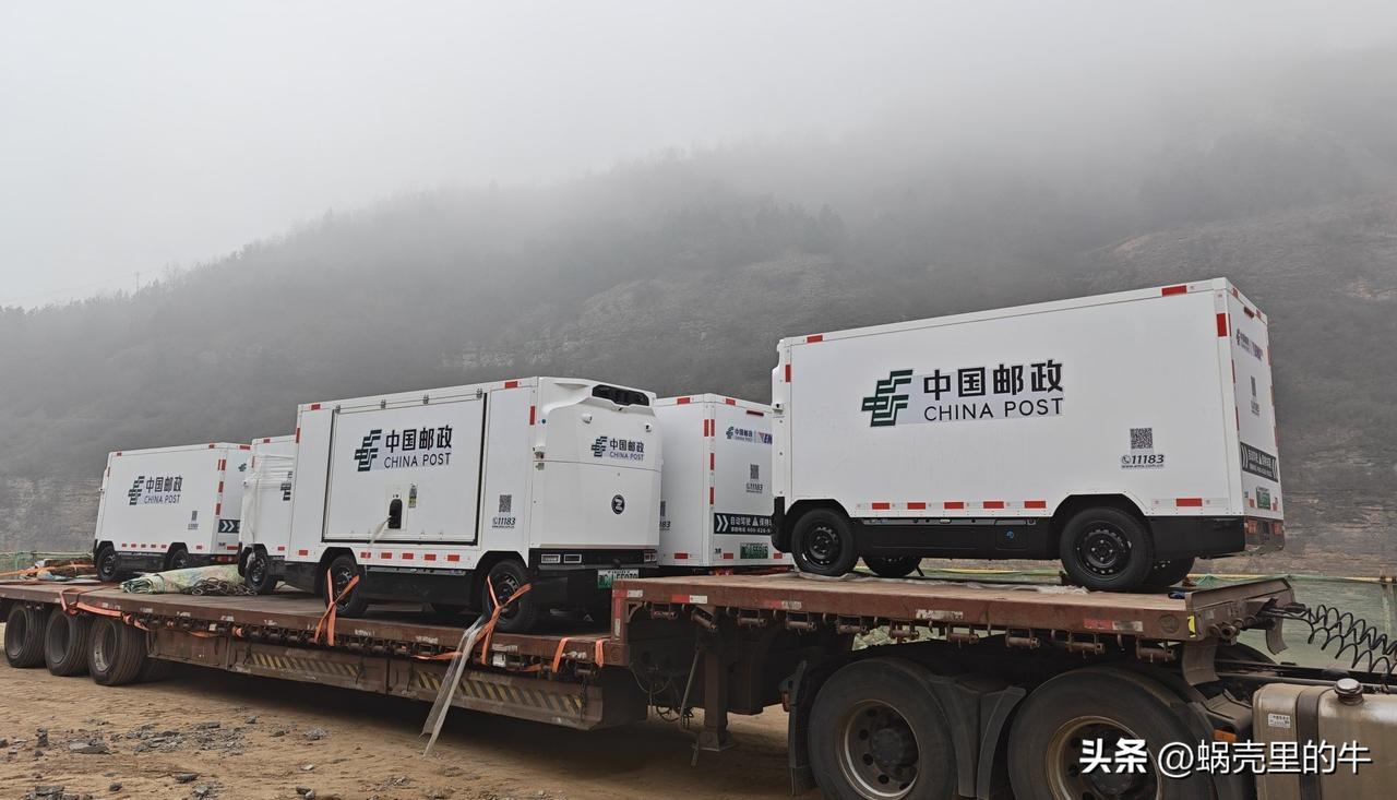 高科技产品！！！
无人送货车一车又一车，
每一辆送货车可顶替1～3个人的工作，