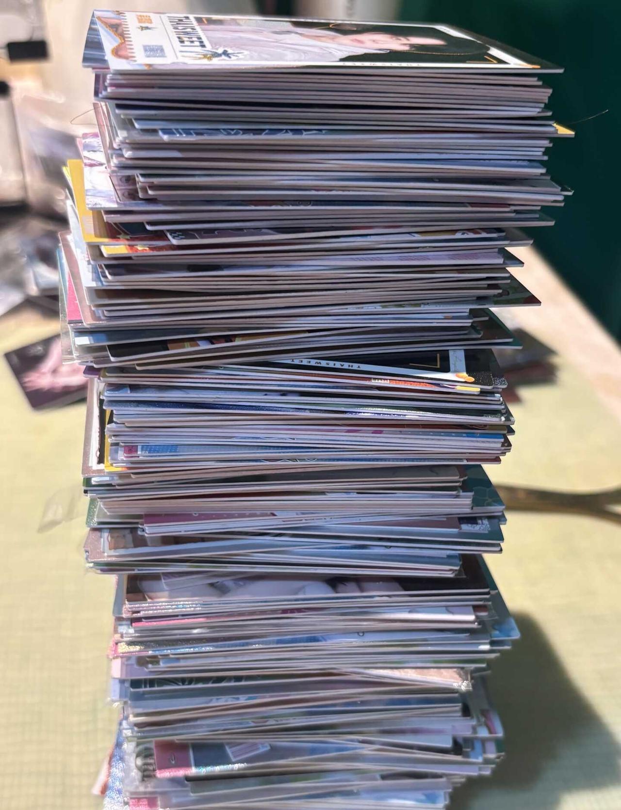 最后翻出来亿点点泰甜啦小卡fys
一共237张 那就60张一份（可能有一份只有5