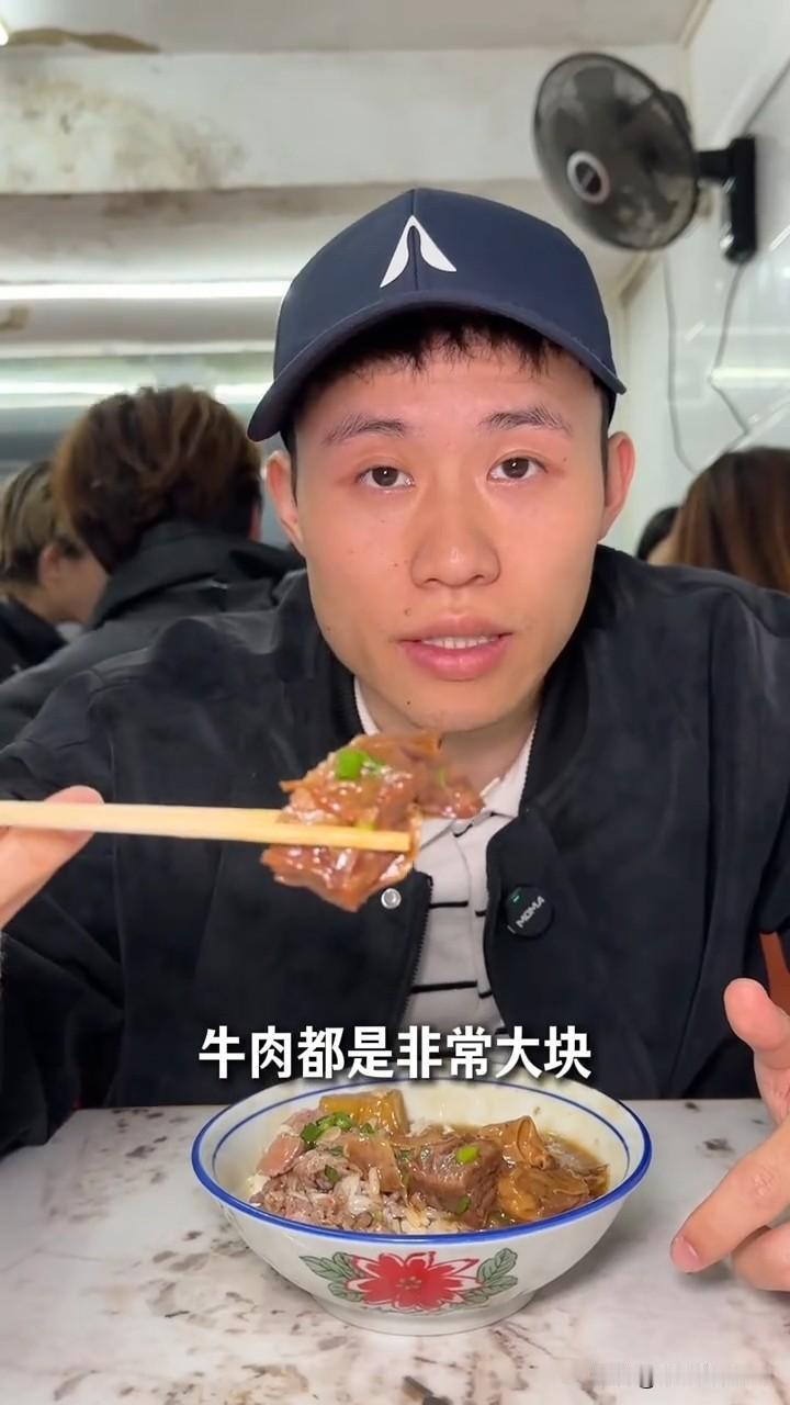 2月19日，谢思埸发文说：“新年第一顿必须下馆子，带大家看看我们汕头的小吃！”