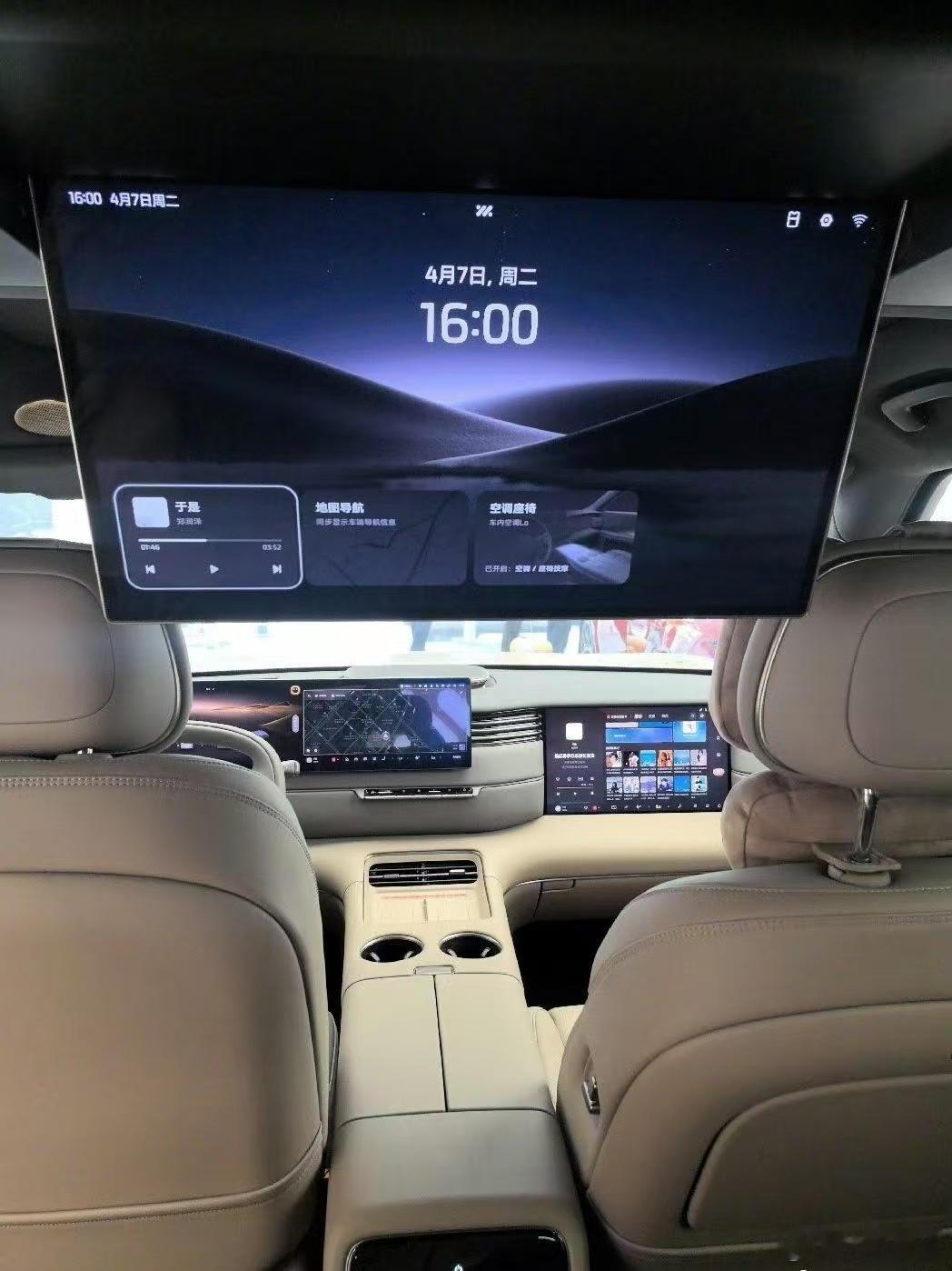 谁再说智己只做小众高端？今天看了实车，感觉智己LS8直接把「豪华+实用+好玩」焊