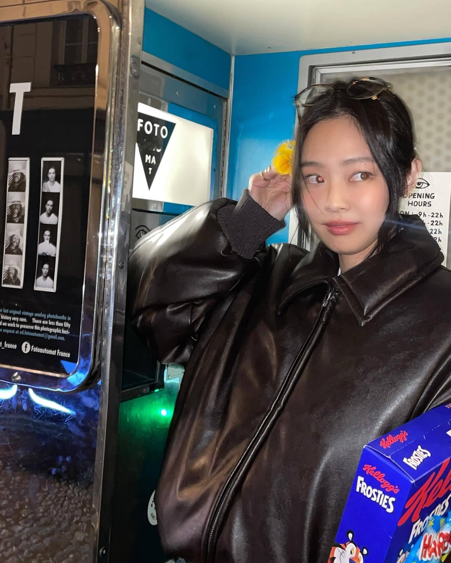 Jennie ins更新🖤🌻 ​​​