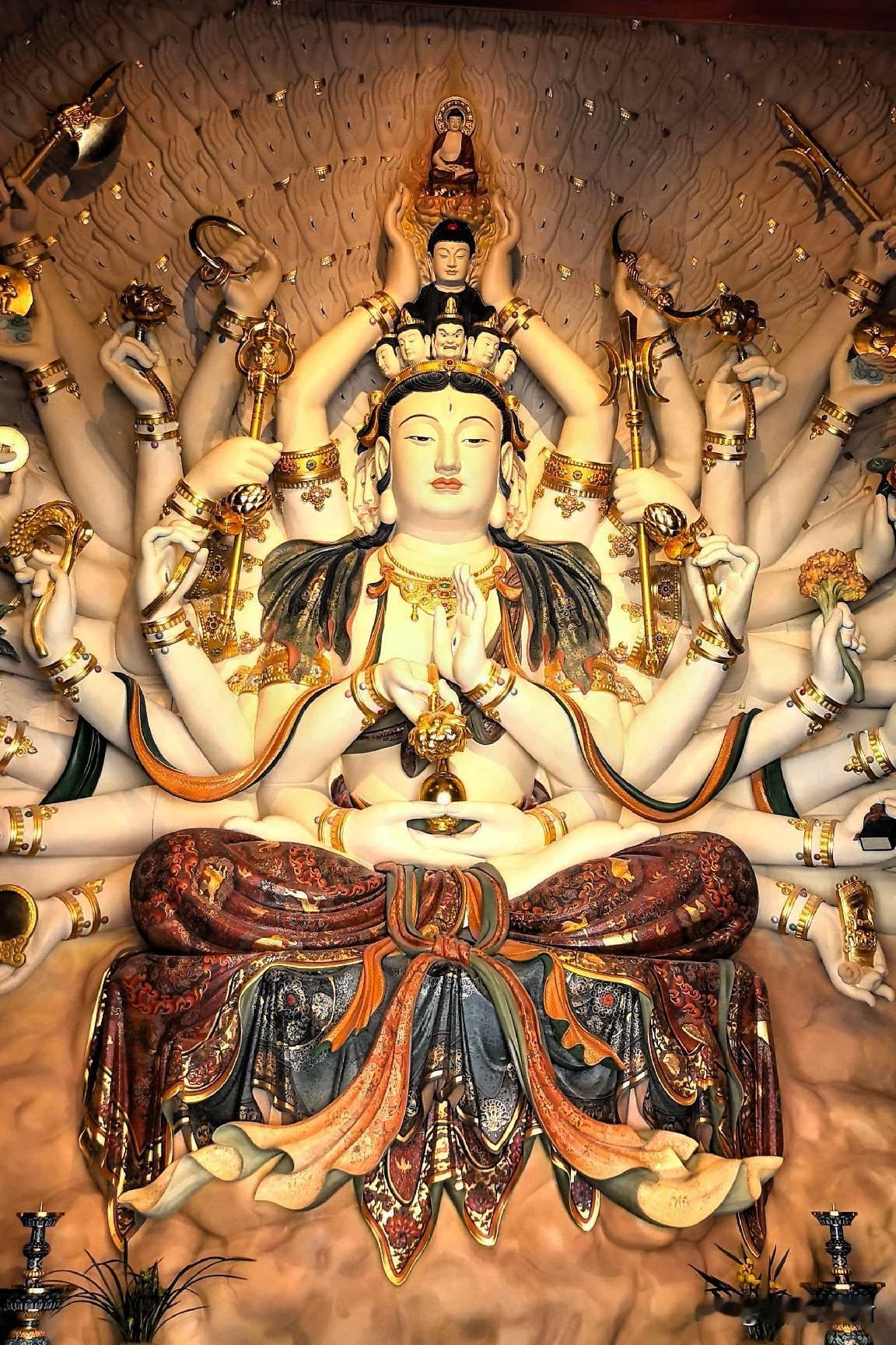 一眼震撼！这尊千手观音，看懂的人都有福了🙏
 
走进殿堂的瞬间，目光瞬间被这尊