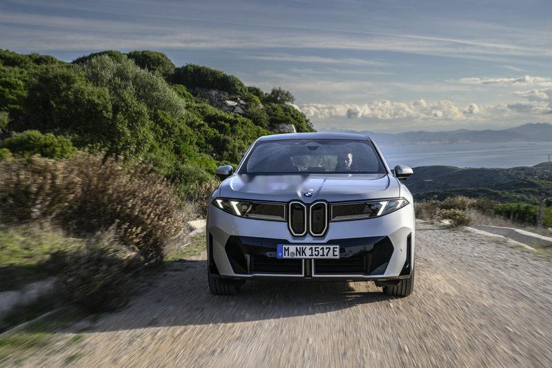 欣赏一下，新世代BMW iX3。 