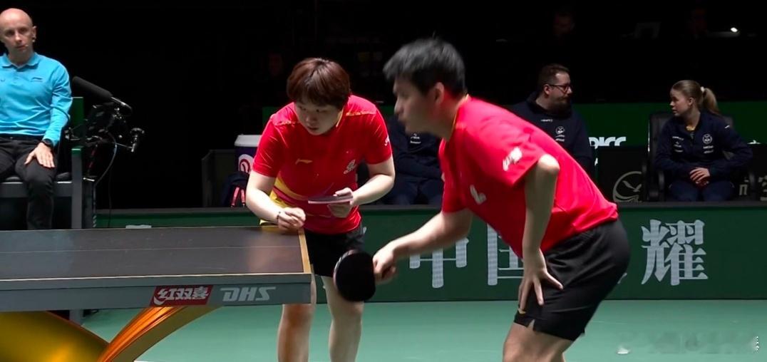 2025年12月6晚成都混团中国队vs瑞典队.首盘对决，动曼组合率先登场迎战卡森