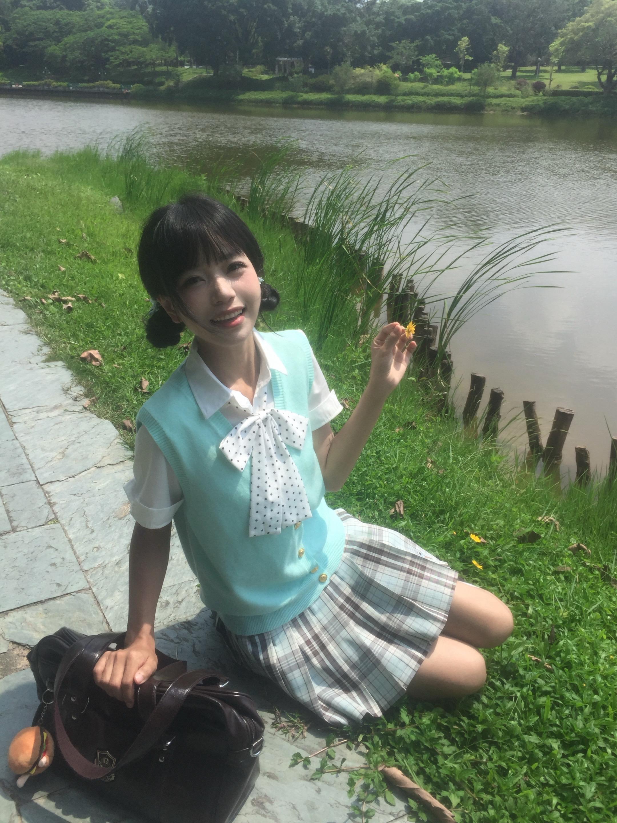 如果明天世界末日 我想牵着你的手散步。