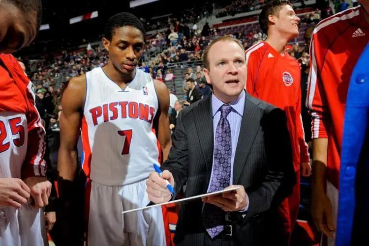 比赛的最后时刻，亚历山大在关键时刻命中了一记三分绝杀，现场气氛瞬间沸腾。然而，裁