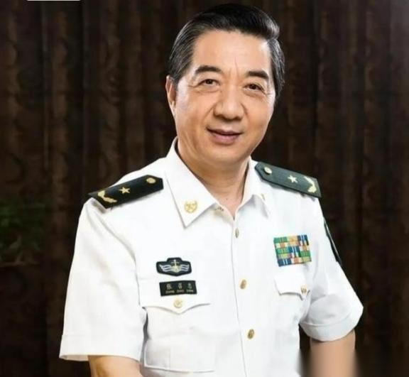 谢谢你张召忠！你真是伟大的预言家！
2015年你就说过：“美国啥也不干，让东方大