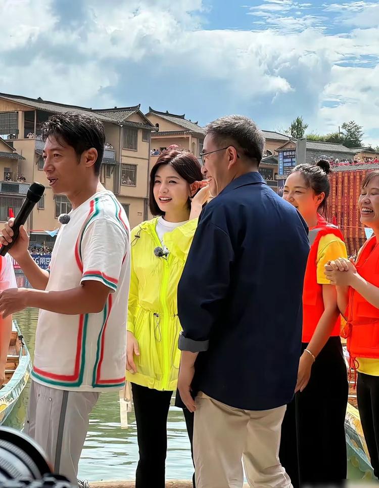 生图状态下的陈妍希，颜值确实一般不是特别出众，不过她那张“包子脸”有点婴儿肥的稚