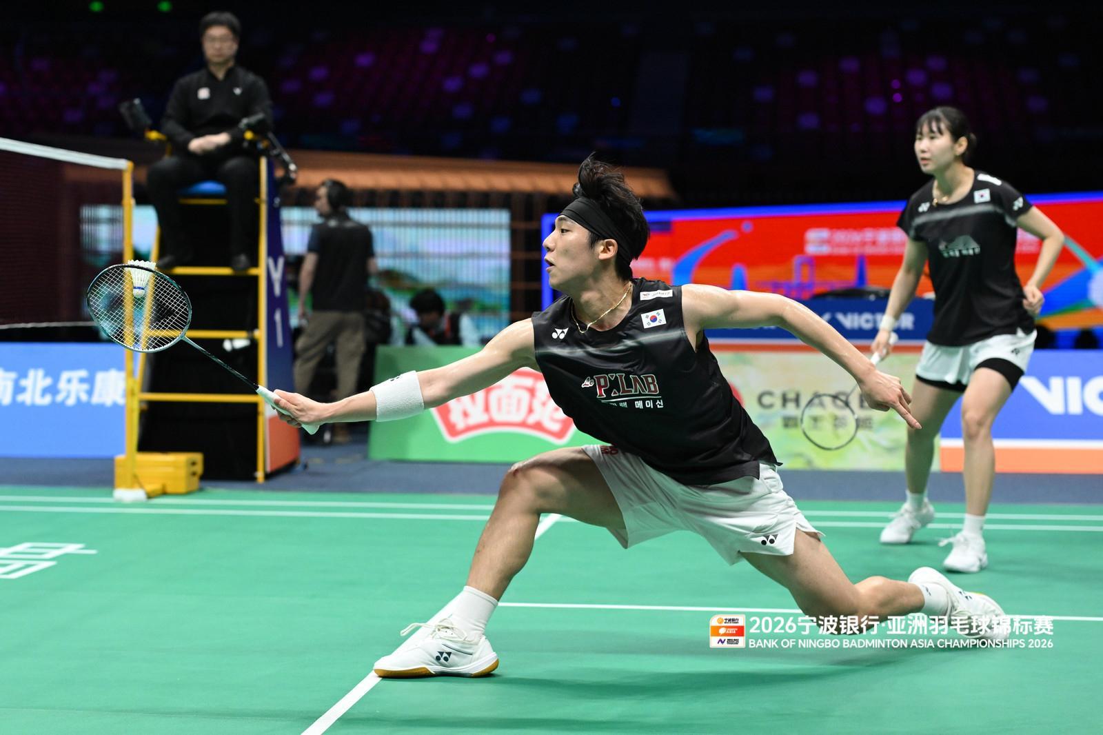 金在贤/张荷贞🇰🇷 21-18、21-11 🇯🇵渡边勇大/田口真彩决赛对