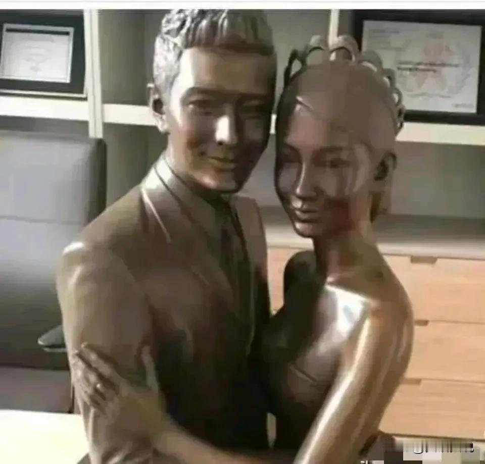 “金童玉女”？爱了，爱了。。。
请问这个雕像卖吗？听说是铜的，我是收废品的，我愿