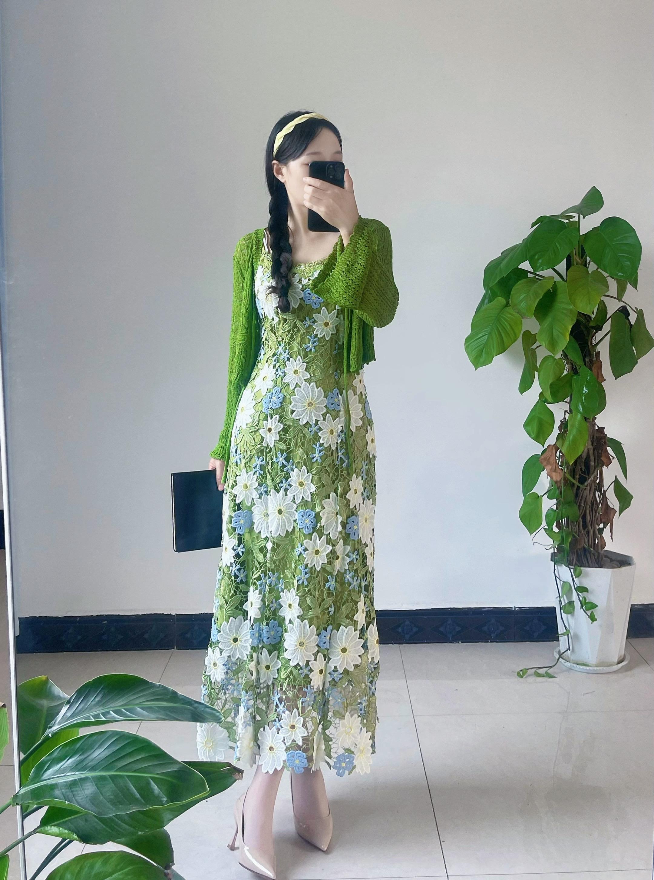 碎花裙的清新与灵动，掩盖不住我这一身反骨； polo衫的深情太柔，裹不...