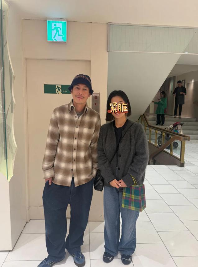 陈冠希如今也是奔五的人了，不过当了爸爸的他，在带娃的过程中，也是越来越变得沧桑了