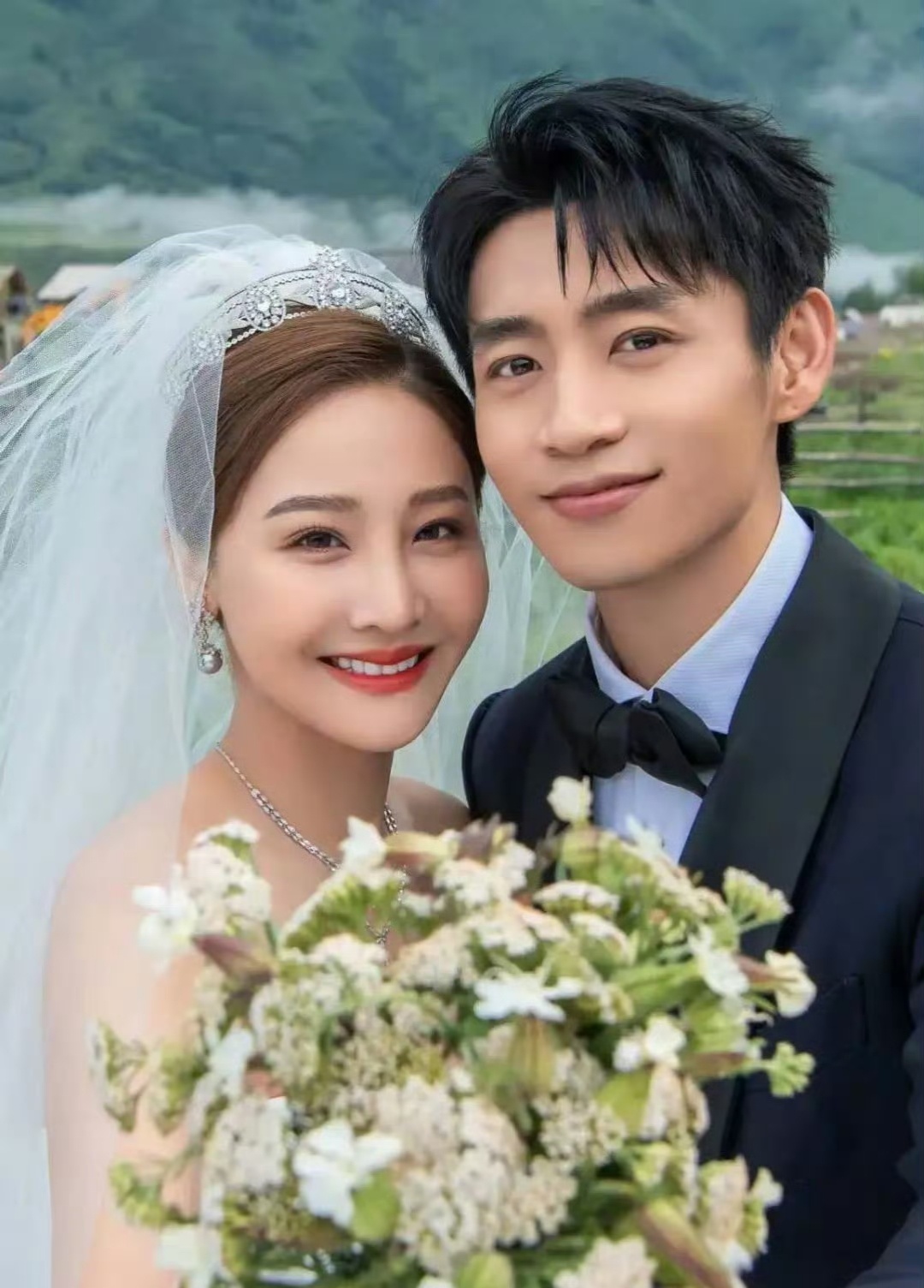 魏晨回应结婚证是在潍坊领的晨哥魏嫂幸福久久[么么哒]魏晨唱歌很好听，期待下一次的