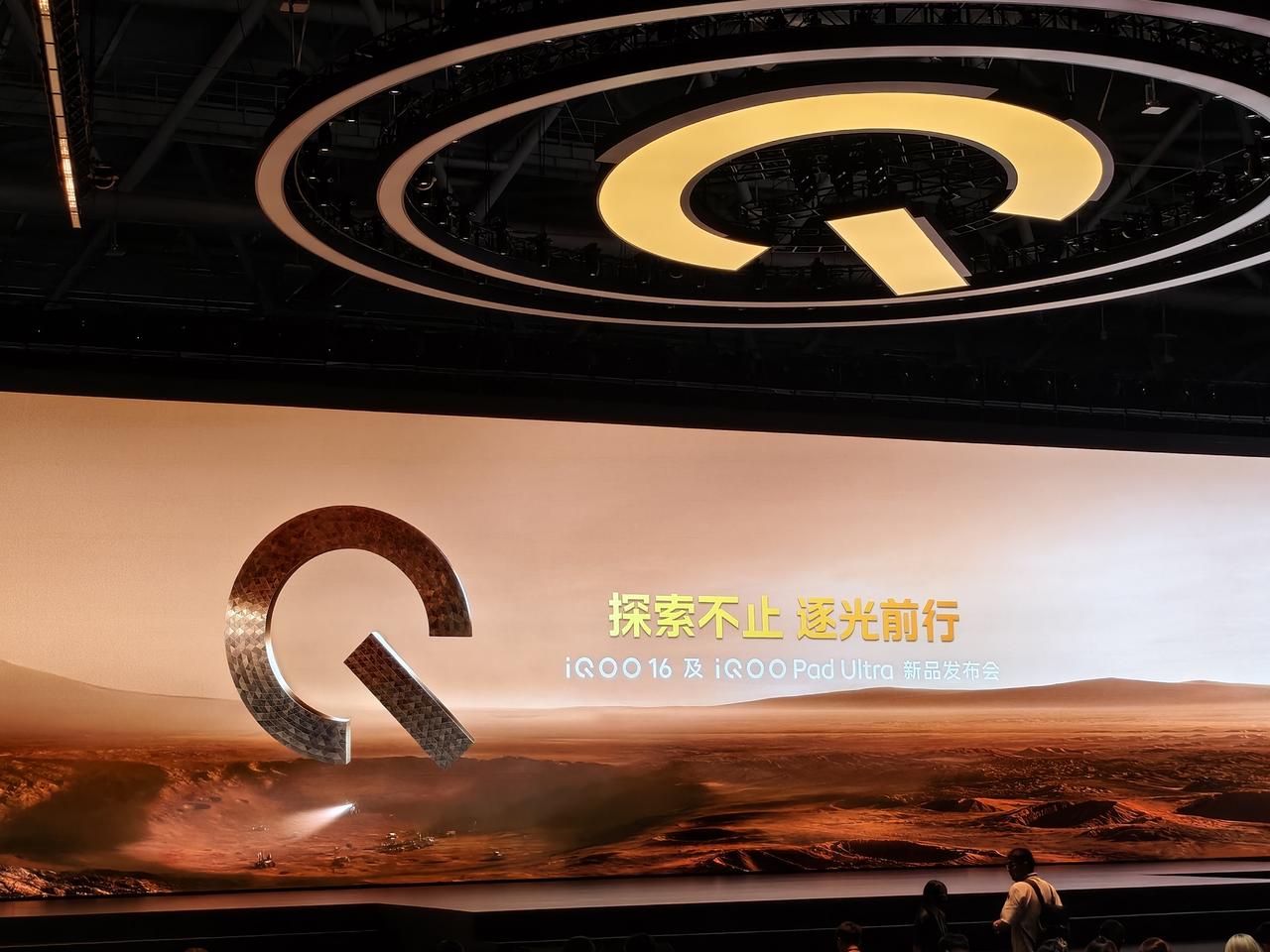 iQOO是越来越强了，iQOO15销量突破200万台，创历史新高，做到了线上4~