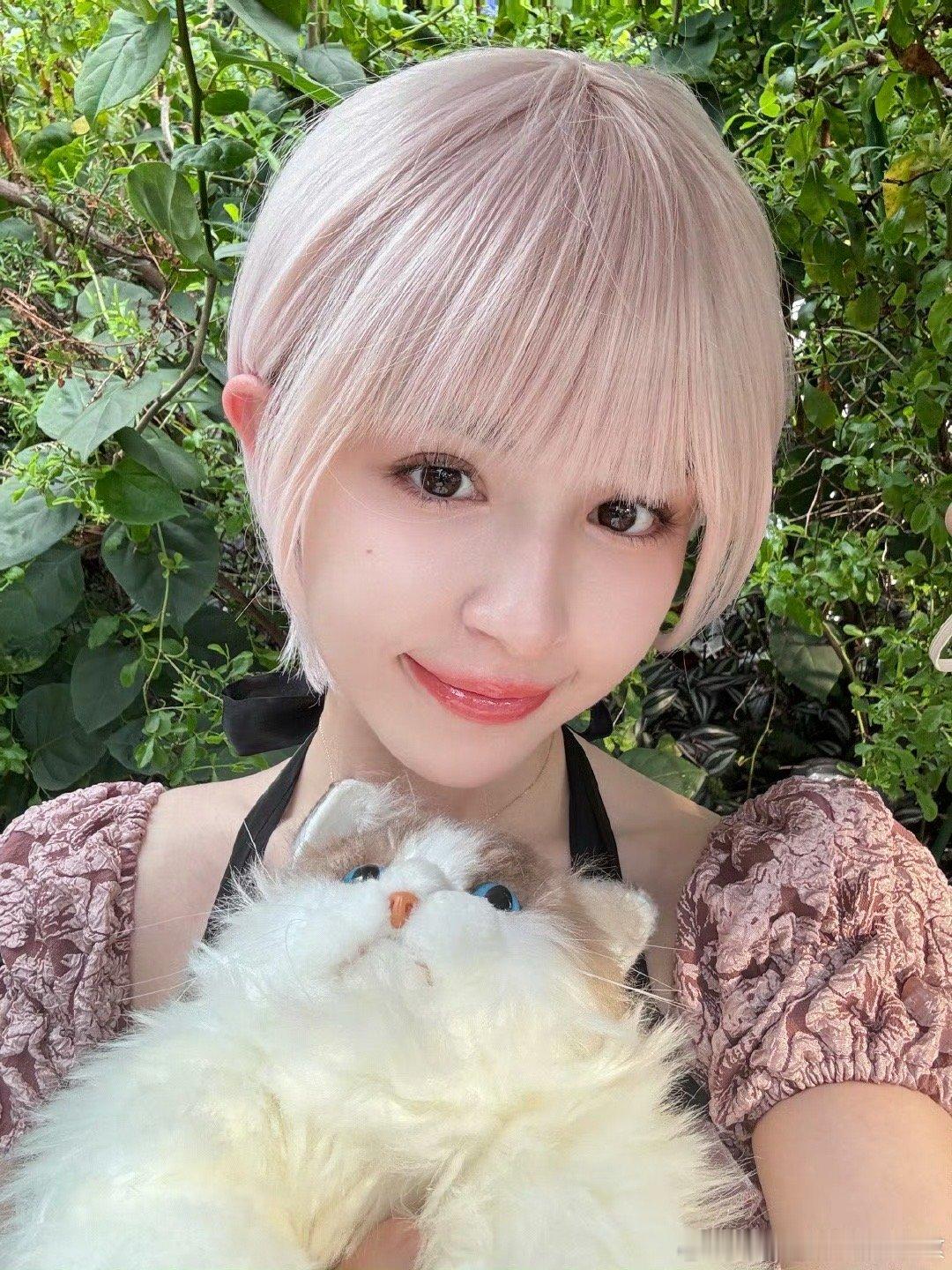 哈尼克孜这个粉头发好piu酿[彩虹屁][彩虹屁][彩虹屁] ​​​