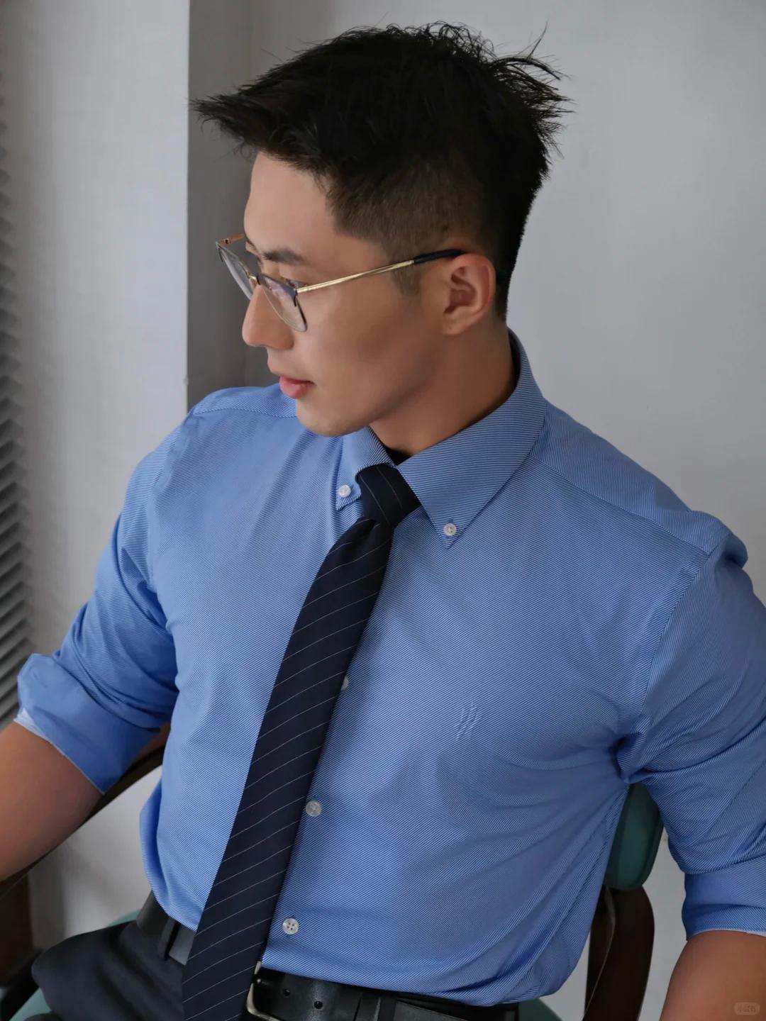 在当代中国成熟男士的生活里，商务宴会上的茅台与户外穿搭中的始祖鸟，早已成为极具代