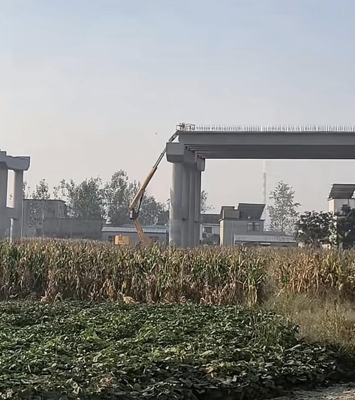 ［定远县的第二条水平横道］
       近20年，滁州市定远县的交通发生了巨大