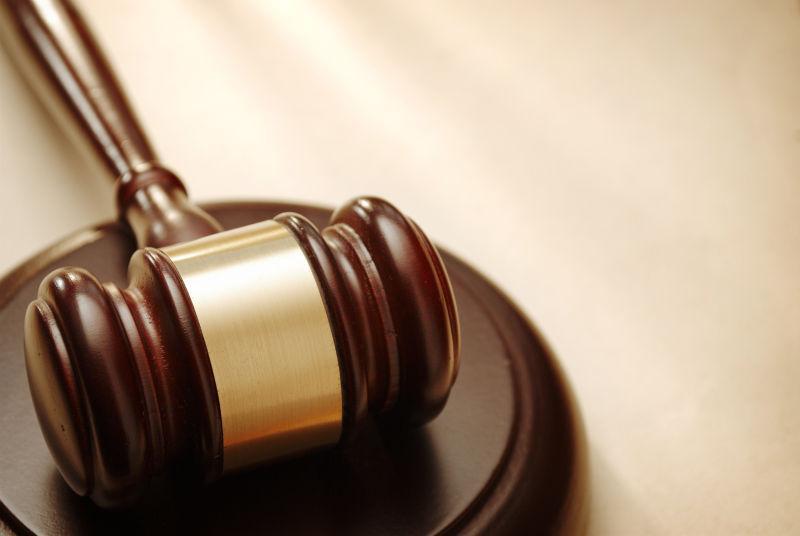 #女子将农药倒入父亲止咳糖浆内被公诉#【女子因琐事将农药倒入父亲的止咳糖浆瓶内，