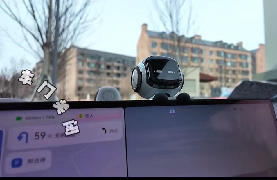 可爱不？好多博主已经去体验啦，极氪的eva 机器人，不知道会不会给吉利燃油车也用
