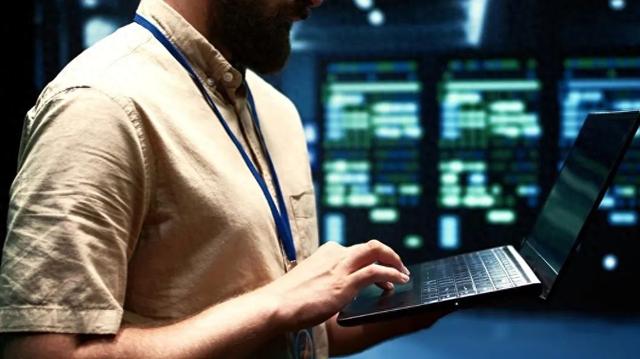 大模型竞争：落后生的两条追赶路线