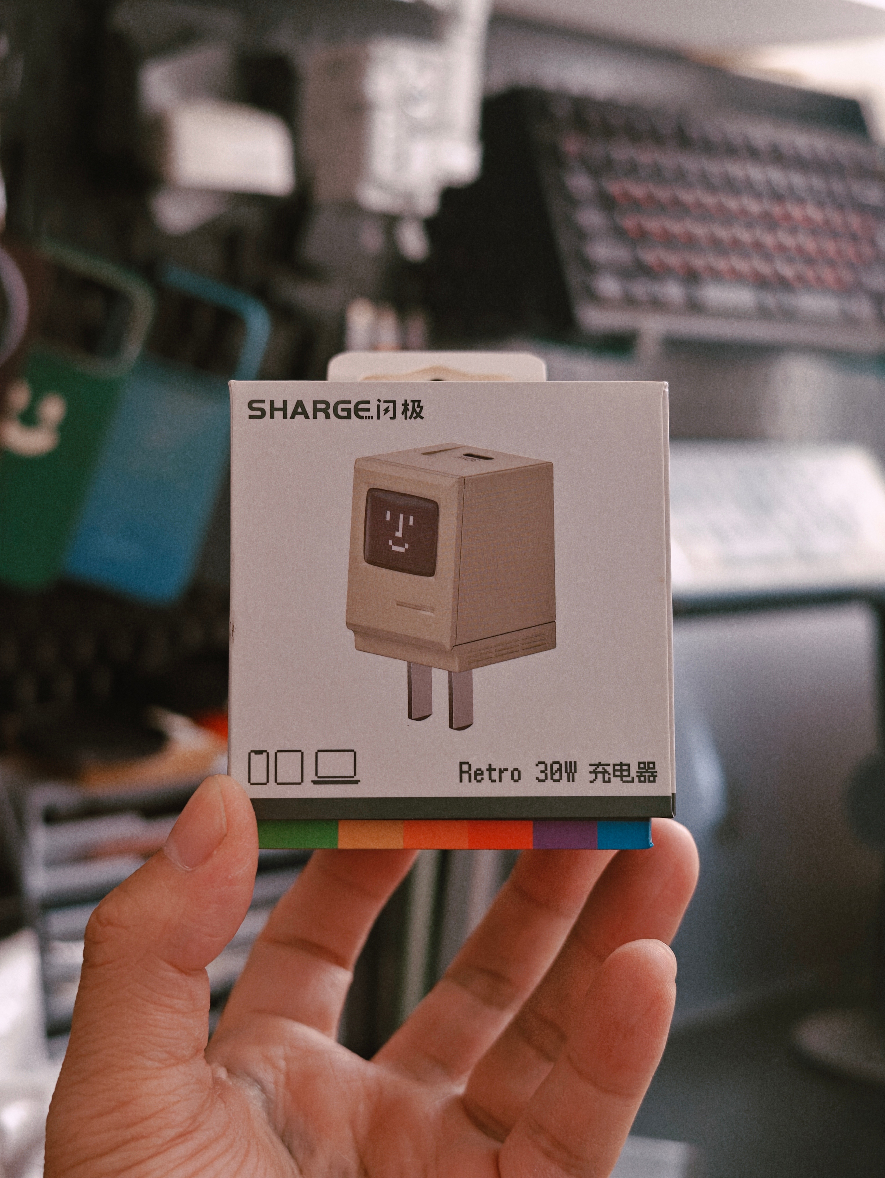 翻到一个闪极麦金塔30W充电器🔋(全新非原味)，给大家抽了吧，点赞就行，揪个铁