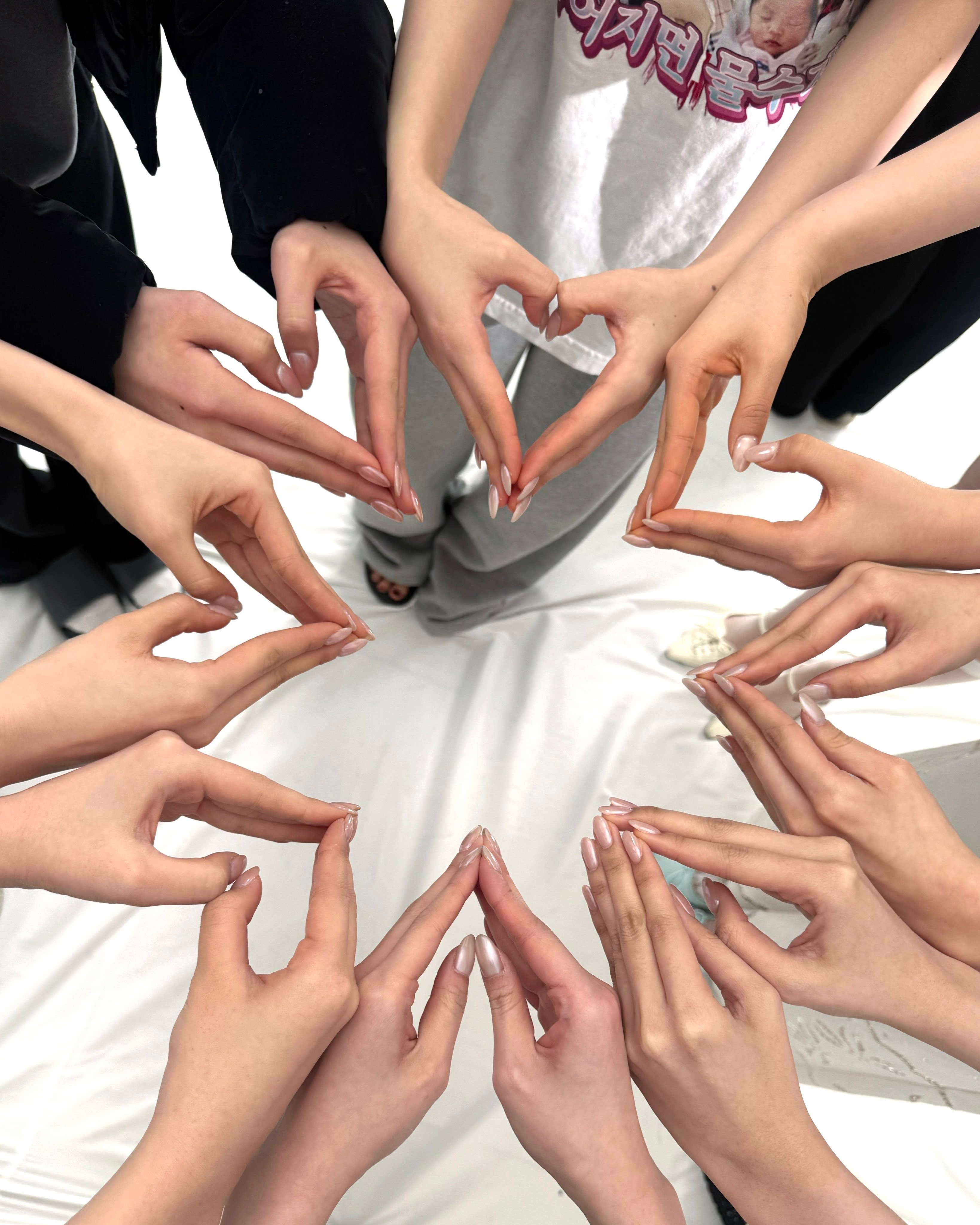 S2U们！！！！Hearts2Hearts获得了一位……实在是太高兴了，连话都说