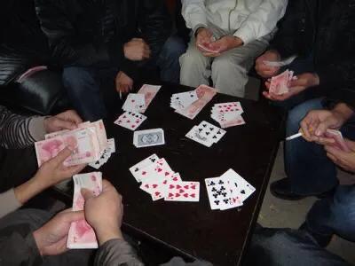 男朋友爸爸赌博欠债200万，父母离婚男朋友985本科再读，对自己态度越来越不好，