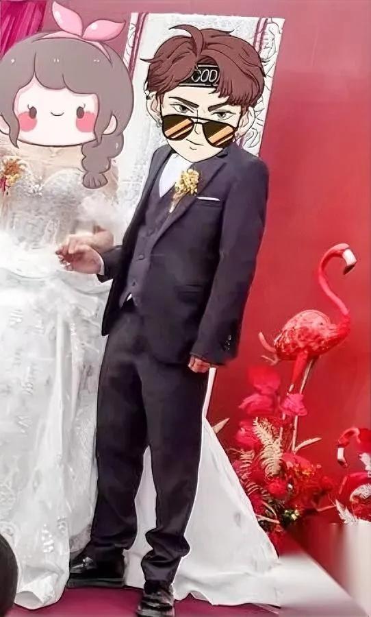 参加场婚礼直接看呆！

新娘协和医生，新郎华为工程师

回村办席竟只摆2桌？！破