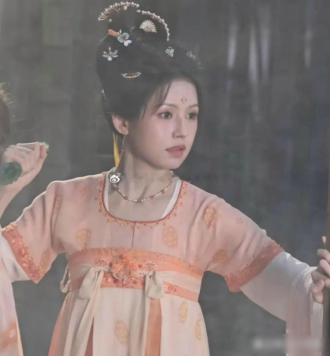 鹤男《攻玉》生图路透，甜妹脸苦相感，很奇怪的长相，还可以换人吗，资本有捧的必要吗