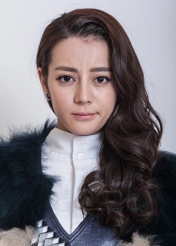 本来以为热巴是从春晚之后，就开始断崖式衰老了，结果看了她之前的图 ，其实热巴一直