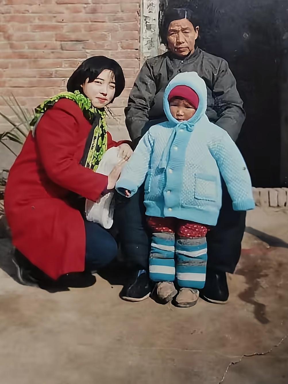 两张旧照见证麦小登一家的岁月变迁
两张旧照，见证麦小登一家的岁月变迁
 
麦小登
