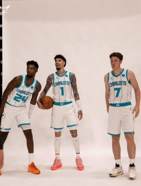 疯狂——夏洛特黄蜂队已经连续6场比赛每场赢了15分或以上，这是自2017-18赛