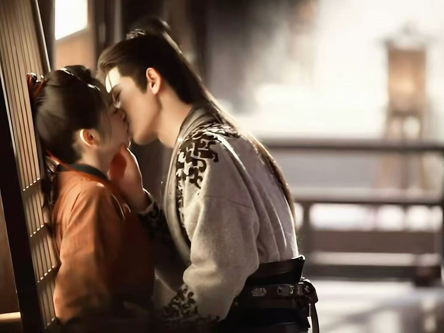 张凌赫田曦薇掐下巴吻张凌赫掐下巴吻田曦薇 啊啊啊啊啊啊！甜成啥了，能不能现在就播