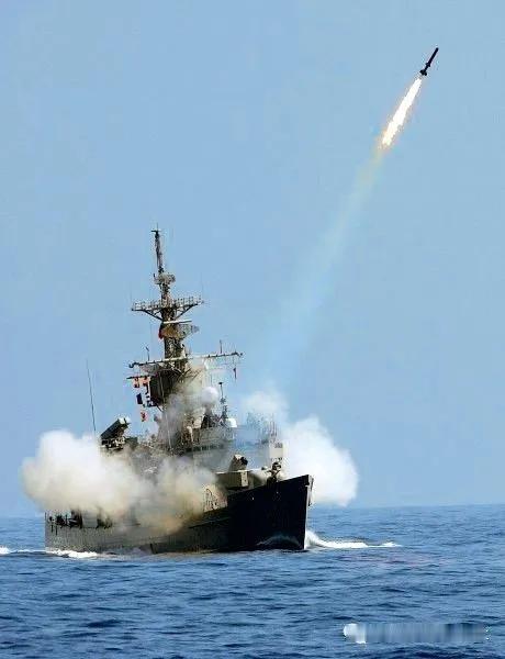 #解放军喊话台舰不要为“台独”卖命# 被解放军喊话的台军937“淮阳”舰，是一艘