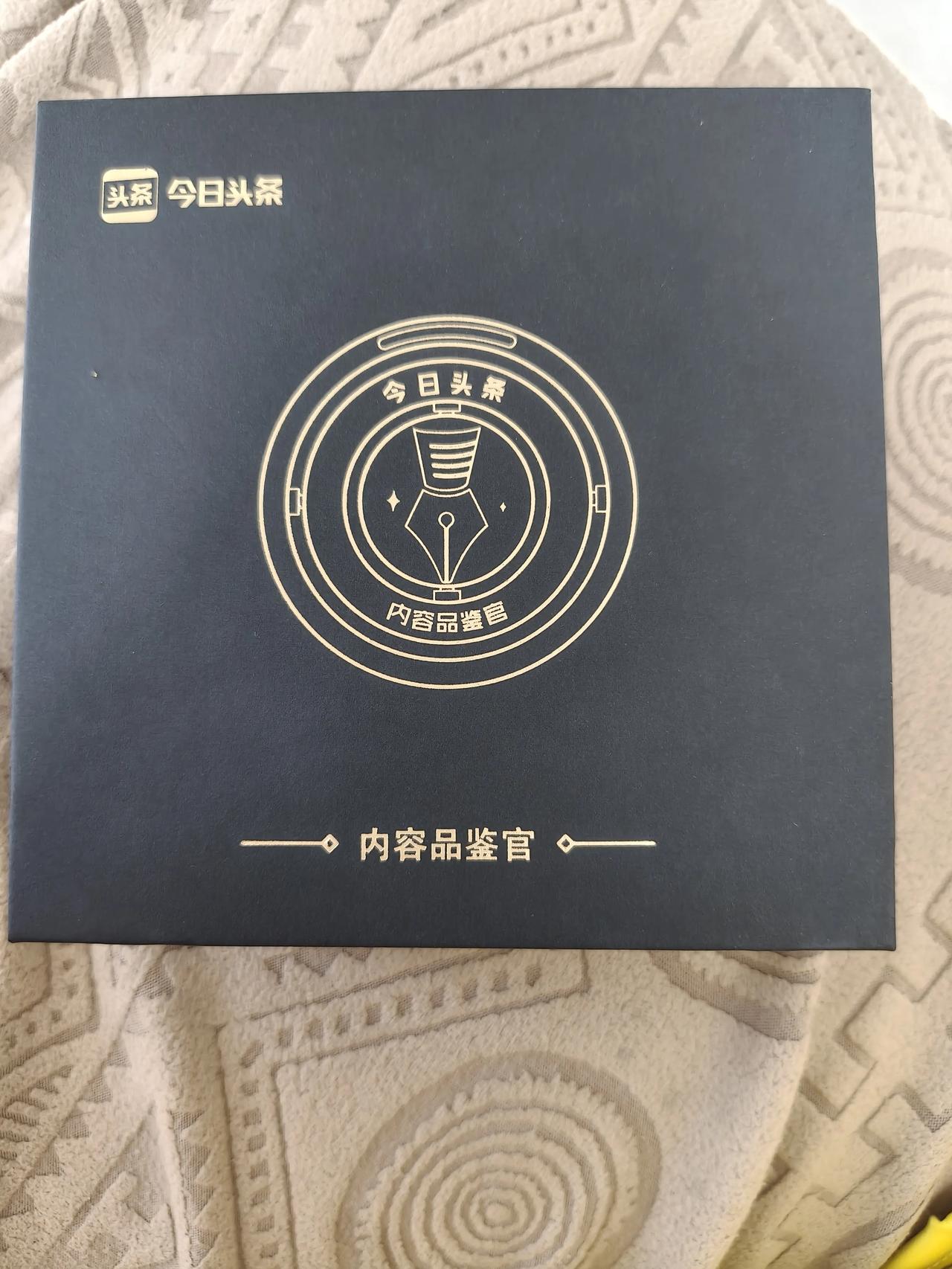 哇塞🤩!今日头条这么有仪式感的嘛？!我也没做啥呀!就是给文章打打分，每天给10