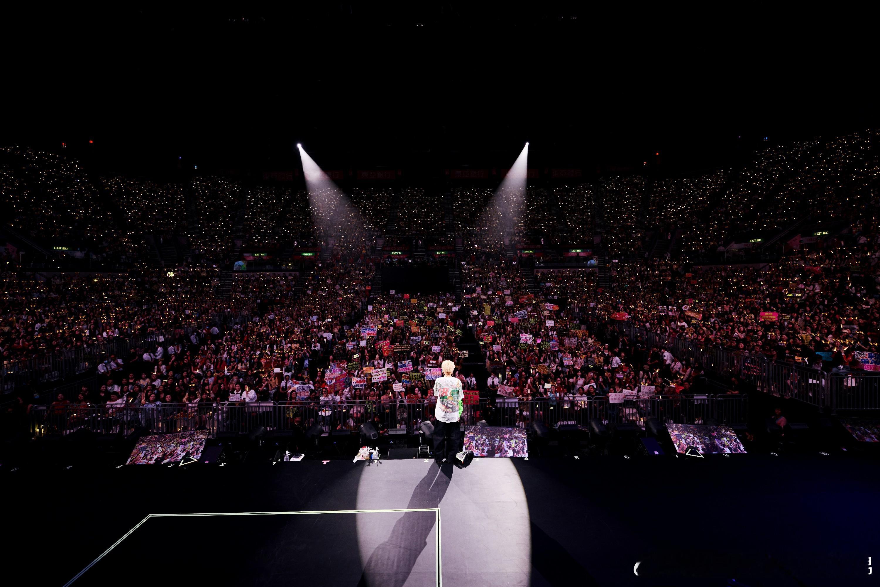 鹿晗[超话] 2025鹿晗Season4亚洲巡演-14城25场完美收官！ 时空之