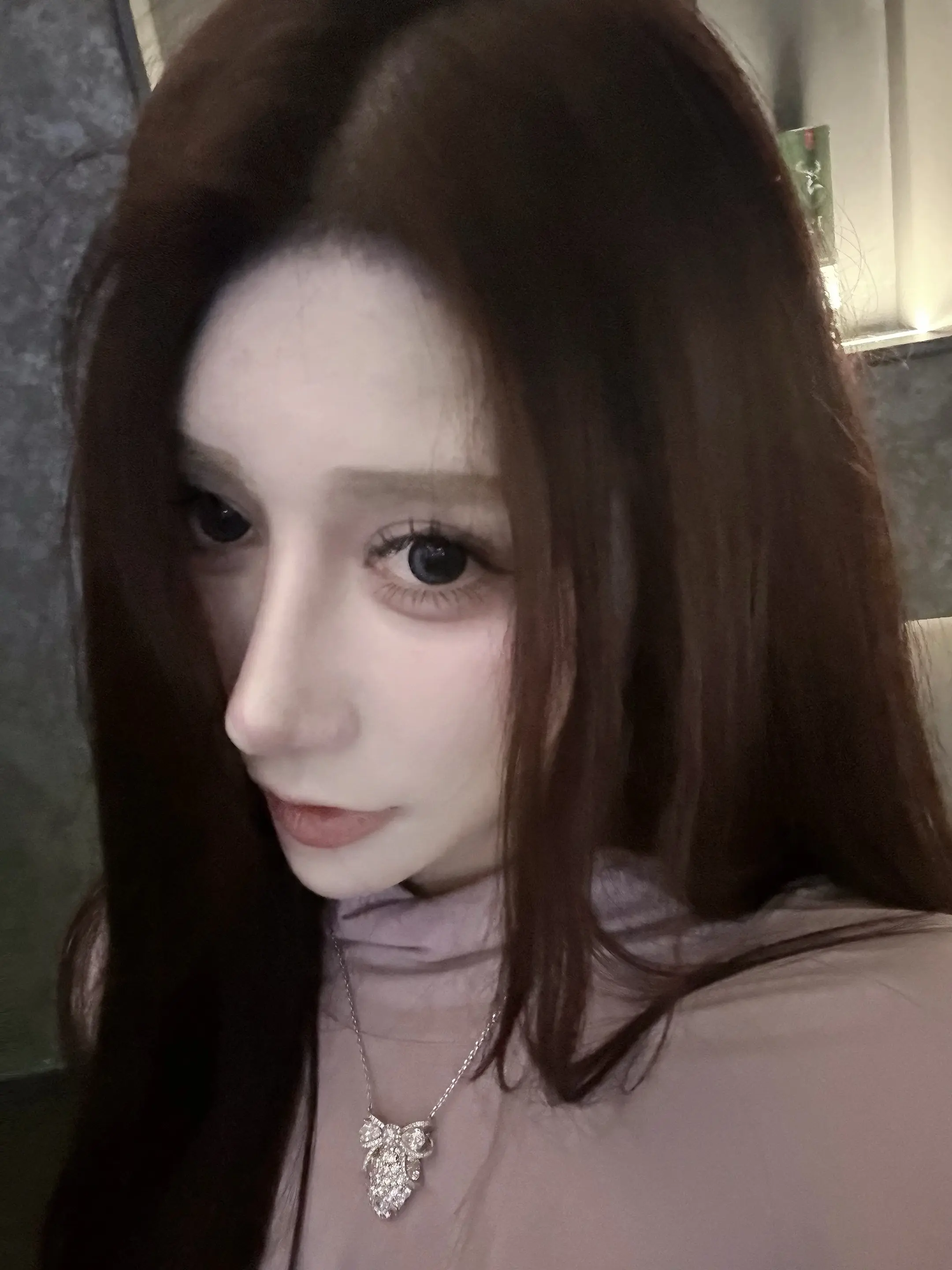 漂亮的女人没有软肋 因为肋骨拿去做鼻子了