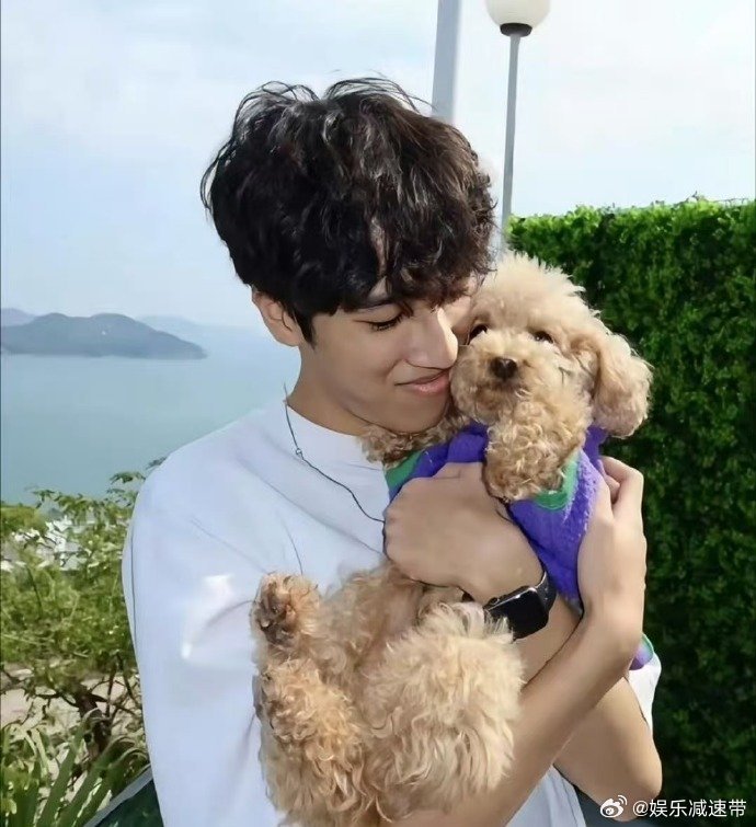 李克勤新歌MV导演是他儿子 哇！李克勤新歌《你的爱情回不来》MV导演是儿子！克勤