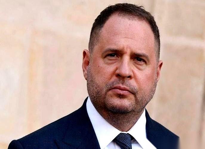 “二把手”要被查了。
就是那个知道你所有秘密，帮你扛所有事的兄弟。
这感觉，想想