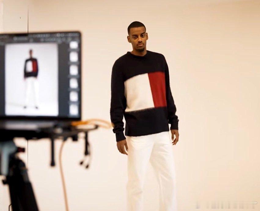 伊萨克最新亮相携手时尚时装品牌Tommy Hilfiger 拍摄广告 