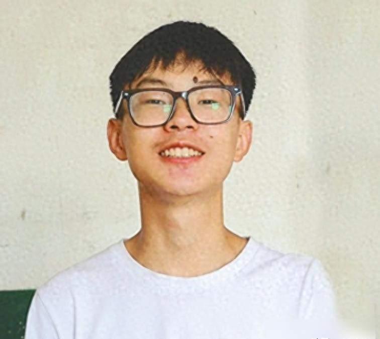 “来不及了，我不上985了！”湖南益阳，18岁高考考生考了642分（物理类），超