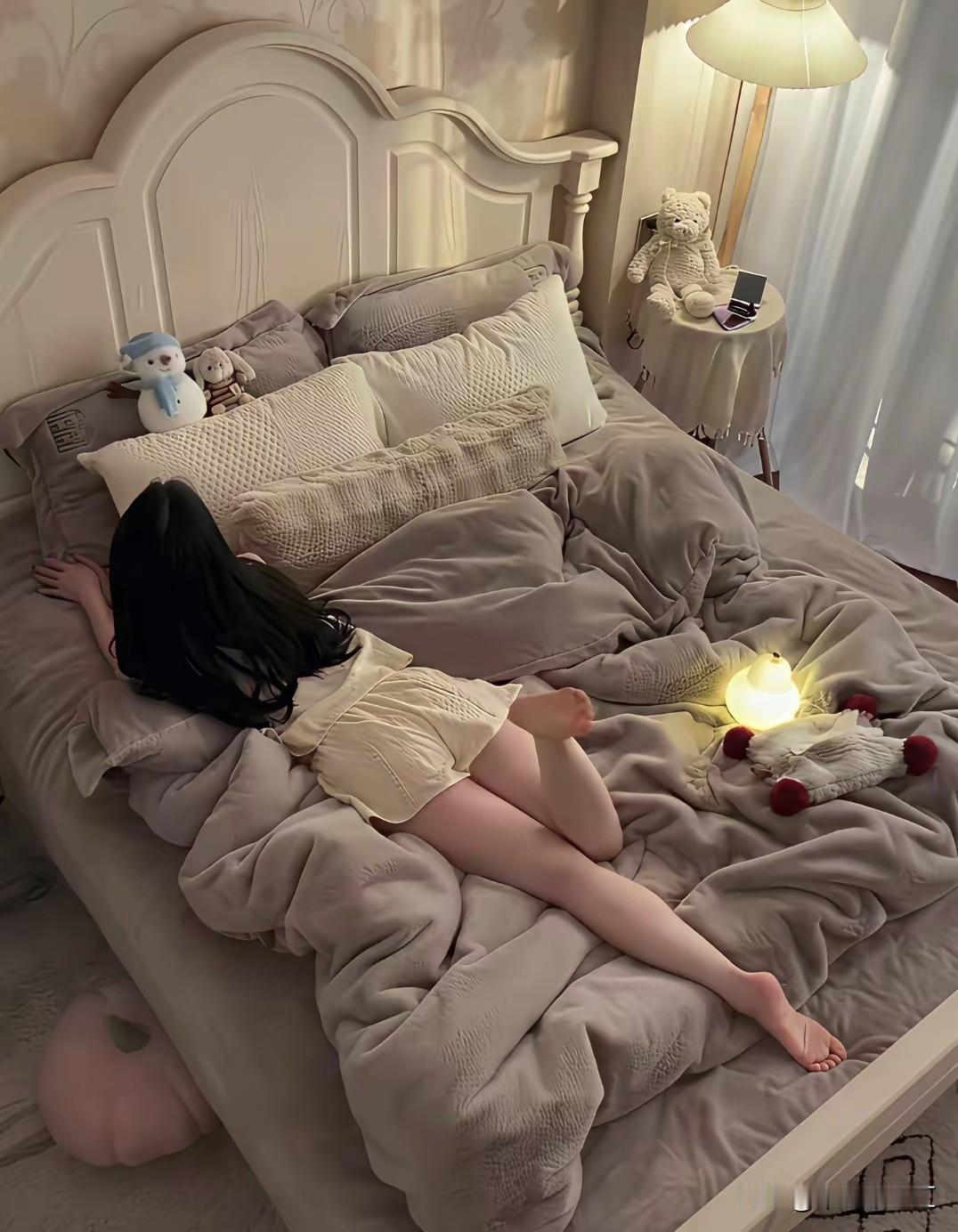 我有一个朋友，每天啥也不干，就知道躺床上，一天到晚问你，今天吃了几顿饭？
气人的