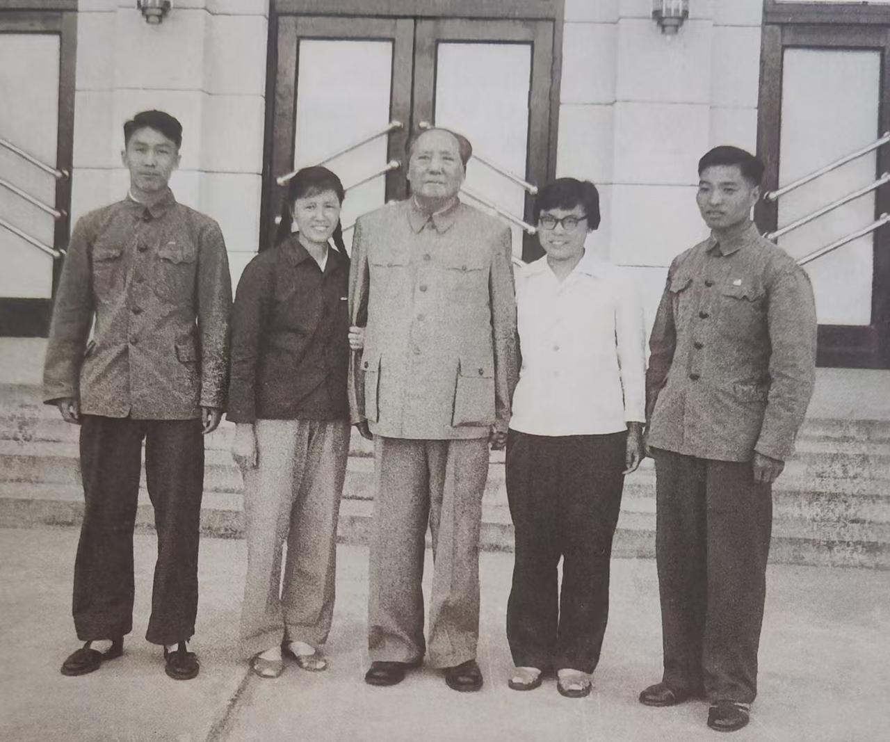 发票编号：00064843
1965年5月中旬，72岁高龄的毛主席在时隔38年后