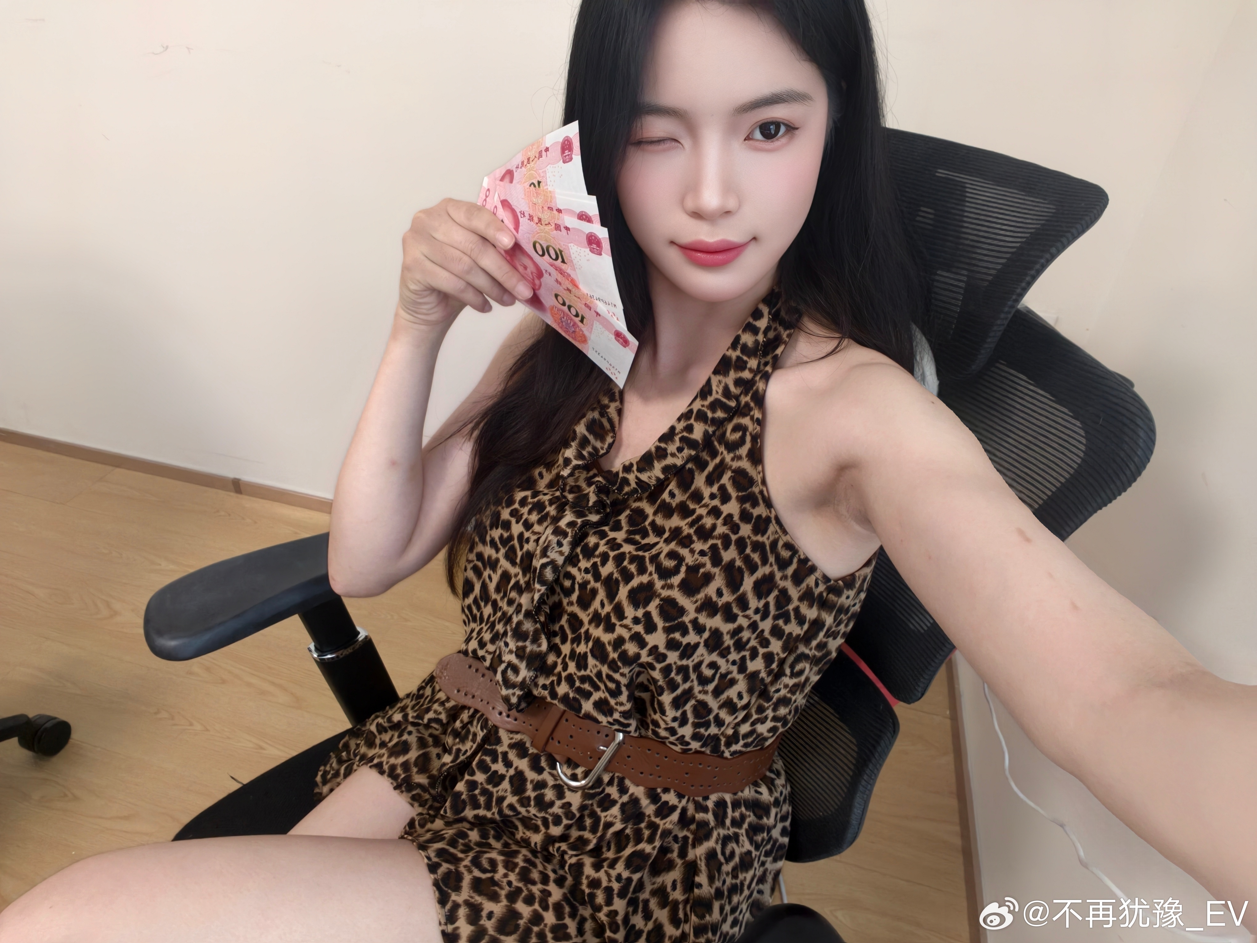 每天就负责拍点美照，老板还给发红包，这你受得了