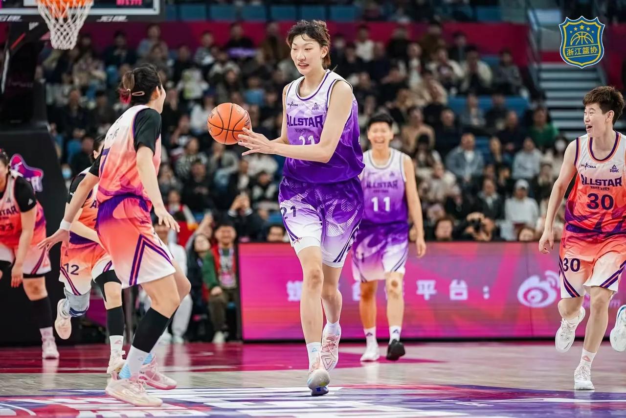 出乎意料的WCBA全明星正赛！

第一个出乎意料。
即中国女篮李梦的三分球持续性
