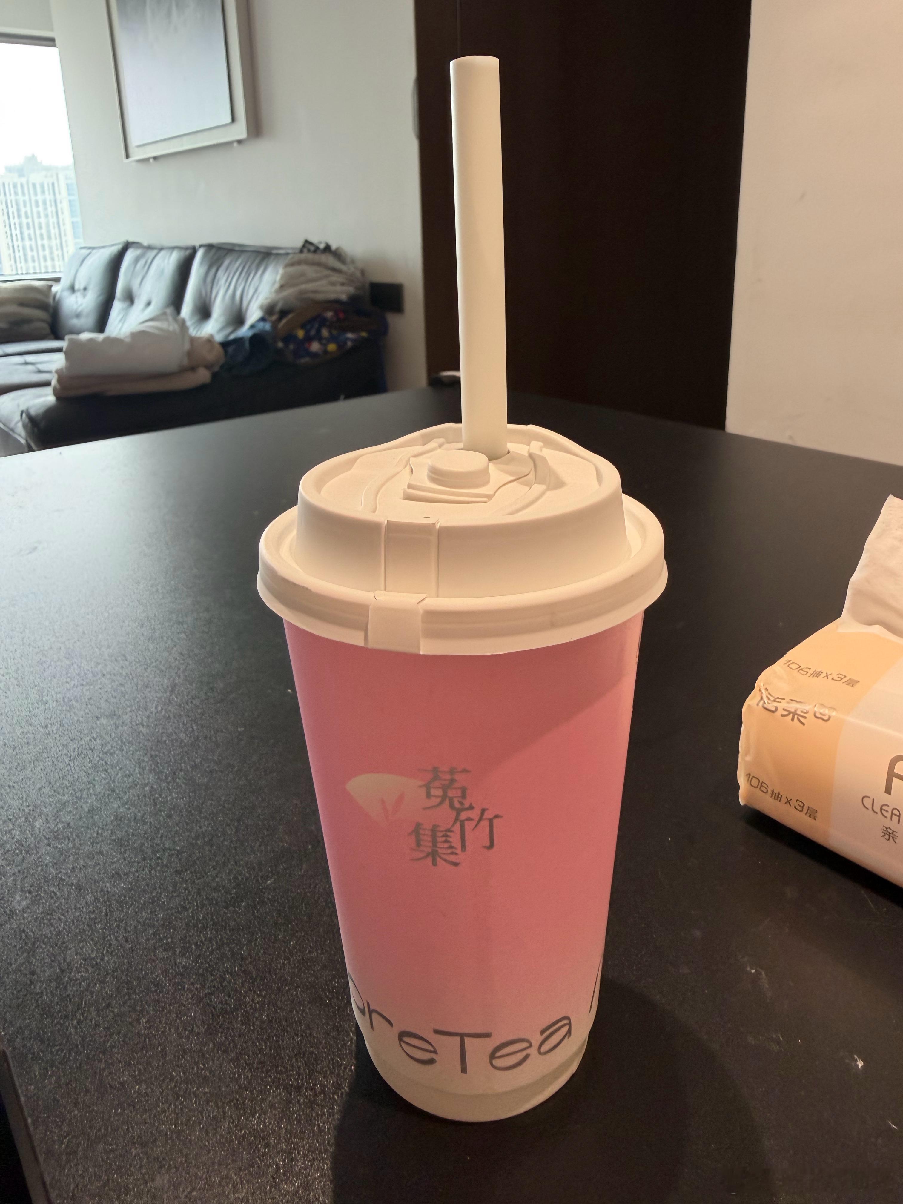此时此刻，喝杯冰奶茶才能缓解我的所有情绪，感觉喝的不是奶茶，是续命神器！！！！！