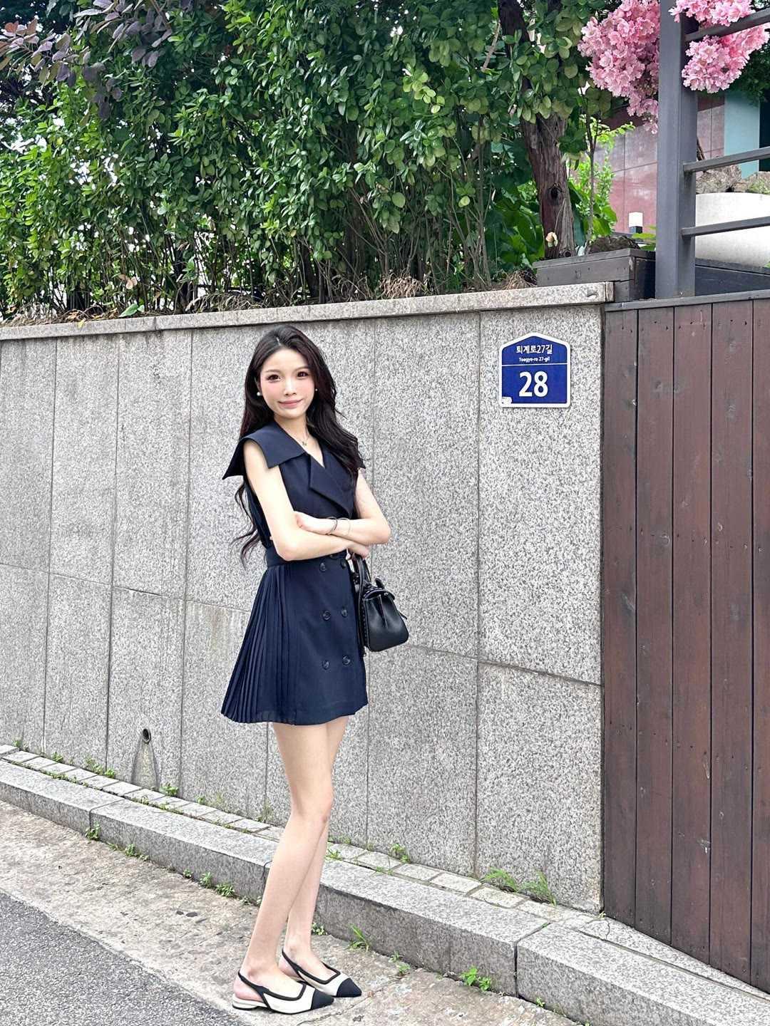 职场女性穿什么裙子好看?职场穿搭不用费力堆砌，简约西装裙就是永不出错的气质王。利