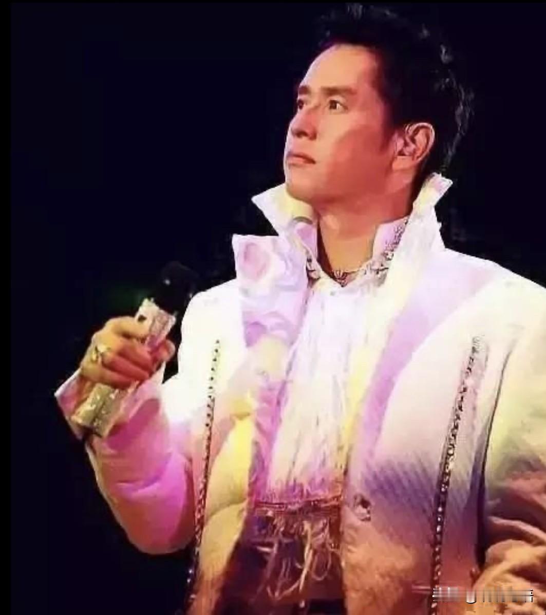 谭咏麟是怎样走上音乐道路的？

有的网友说，在谭咏麟年轻时的那个年代，唱歌并不是