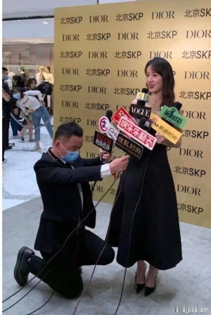 云歌会又上热搜。。。看来成毅终究是太完美了，实在没别的黑点了。

可是云歌会也不