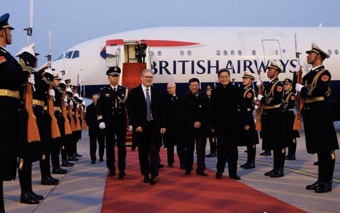 斯塔默已抵达北京，展开为期五天的访华行程。

据天空新闻报道，这是自2018年以